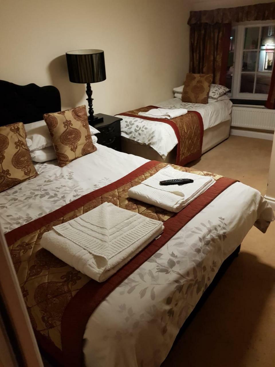 East Gate Inn Colchester Bagian luar foto