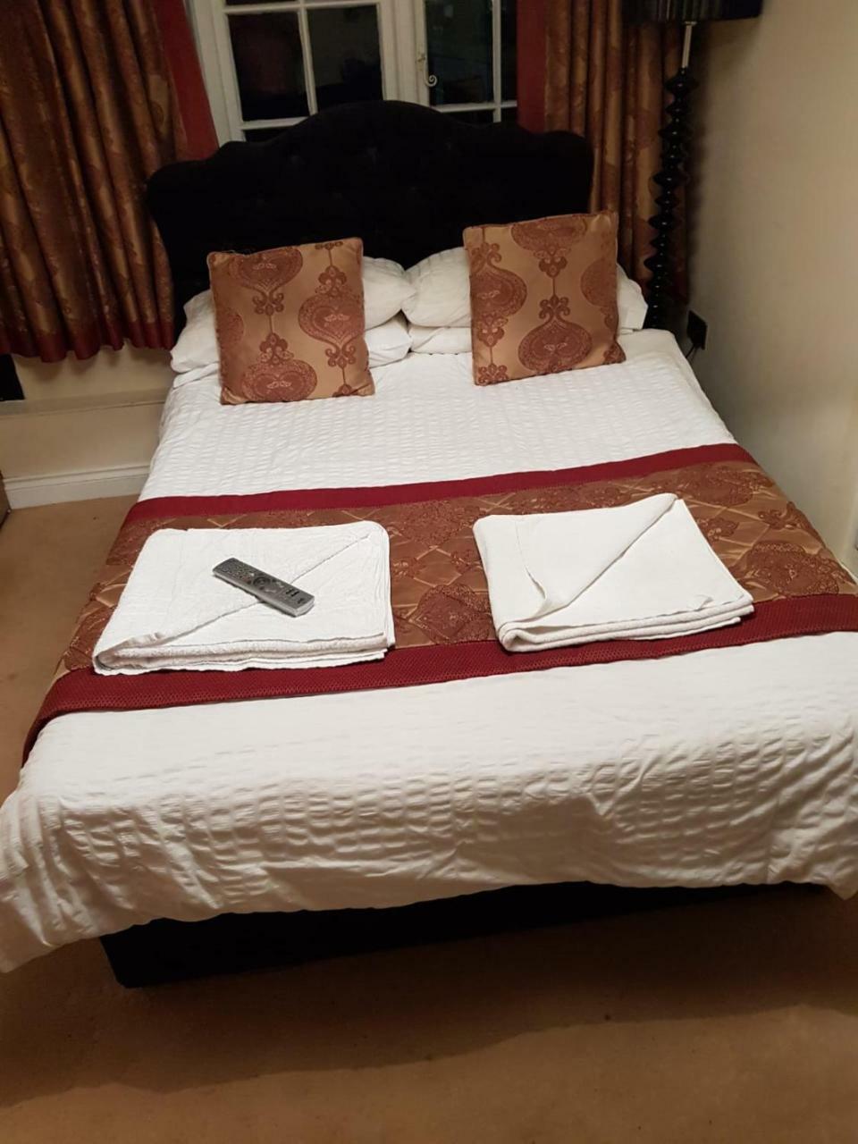 East Gate Inn Colchester Bagian luar foto