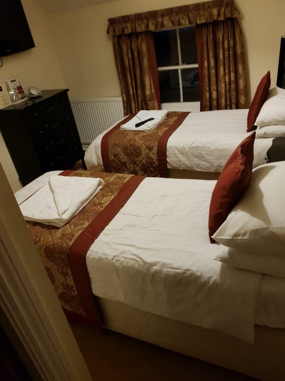 East Gate Inn Colchester Bagian luar foto