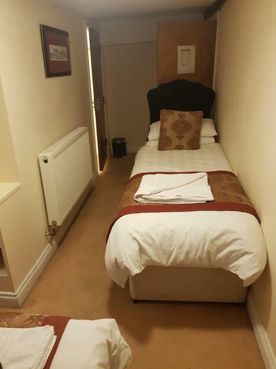 East Gate Inn Colchester Bagian luar foto
